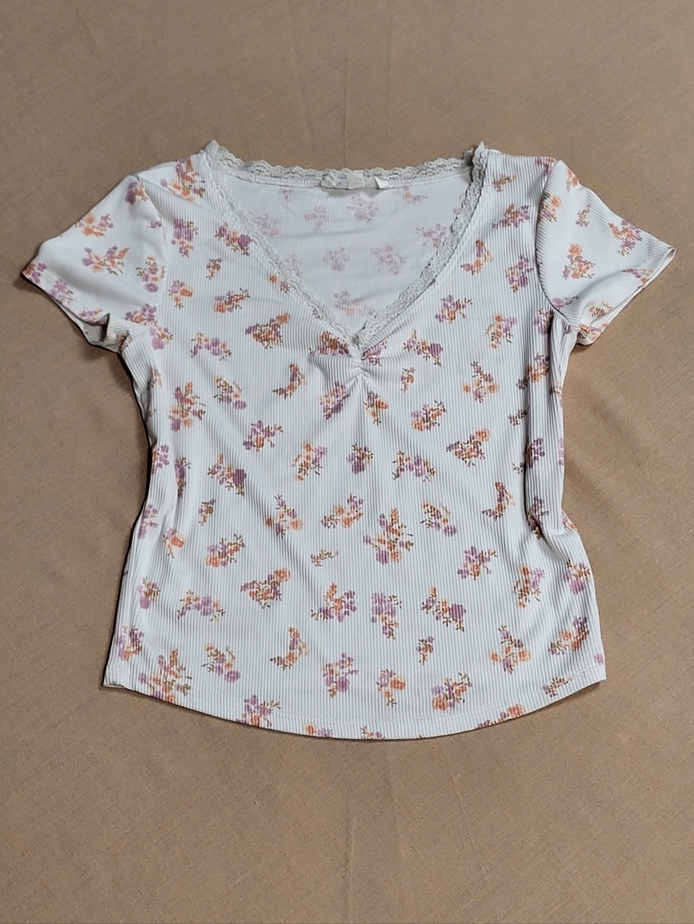 Pink Rose White Ribbed V-Neck Top Size Medium